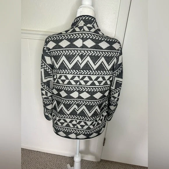 Zara Black and White Geometric Cape size XS - Picture 4 of 11
